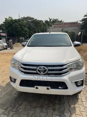Toyota Hilux 2020 White