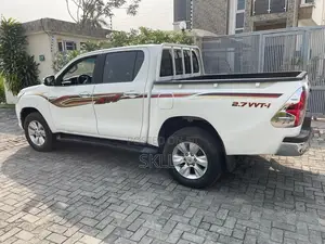 Toyota Hilux 2020 White