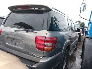 Toyota Sequoia 2004 Brown