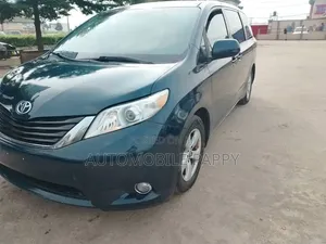 Toyota Sienna 2012 Green