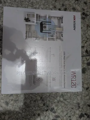Hikvision WR12C 1200 MBPS Dual Band 11AC Router