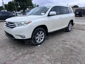Toyota Highlander 2.7L 2WD 2013 Off white