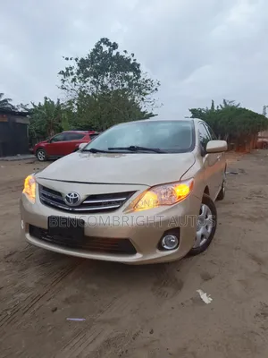 Toyota Corolla LE 4dr Sedan (1.8L 4cyl 4A) 2012 Gold