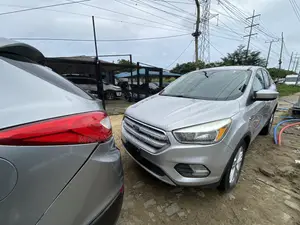 Ford Escape SE 4x4 2017 Gray