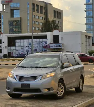 Toyota Sienna 2015 Gray
