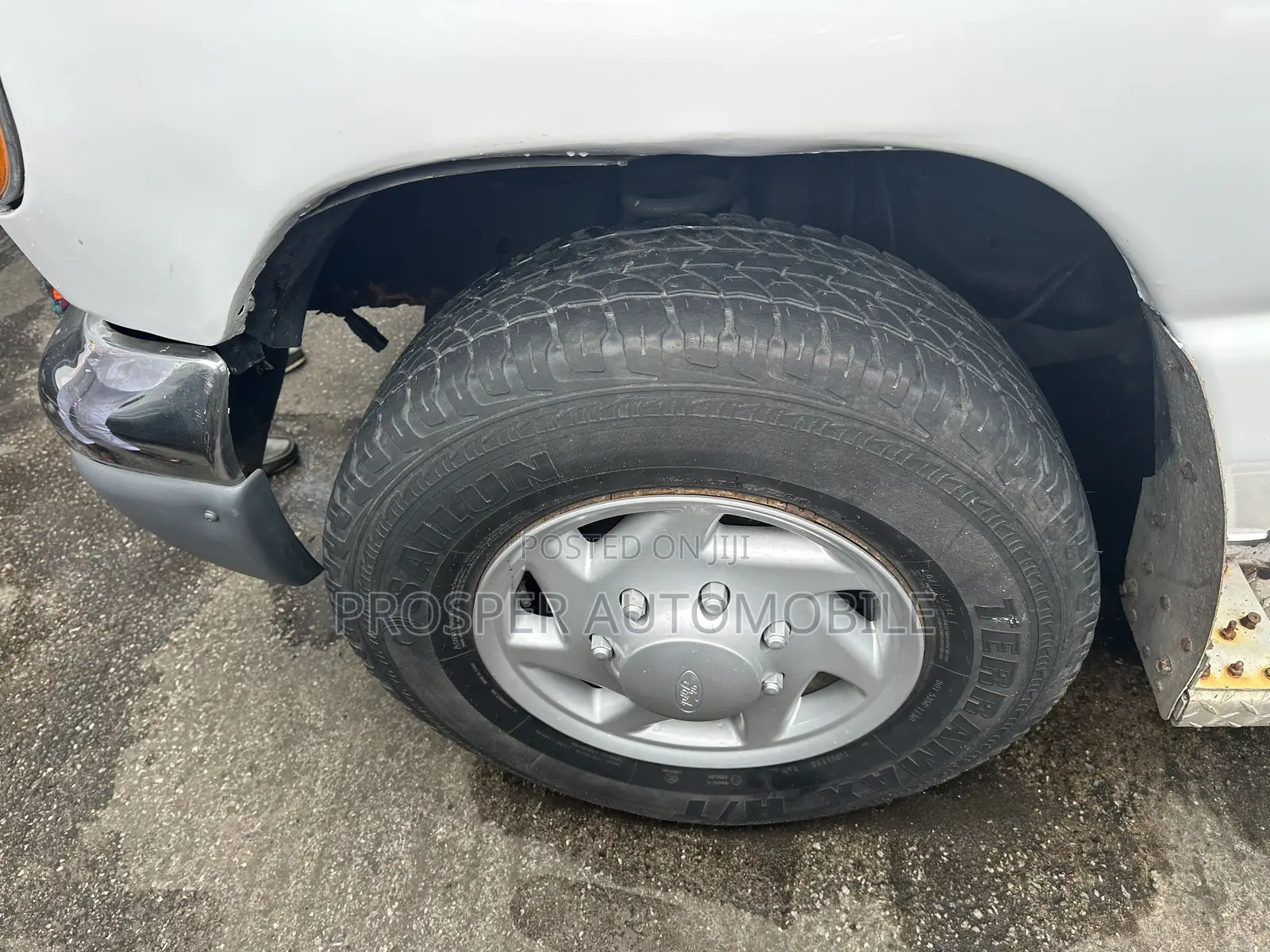 Ford E350 2006 White