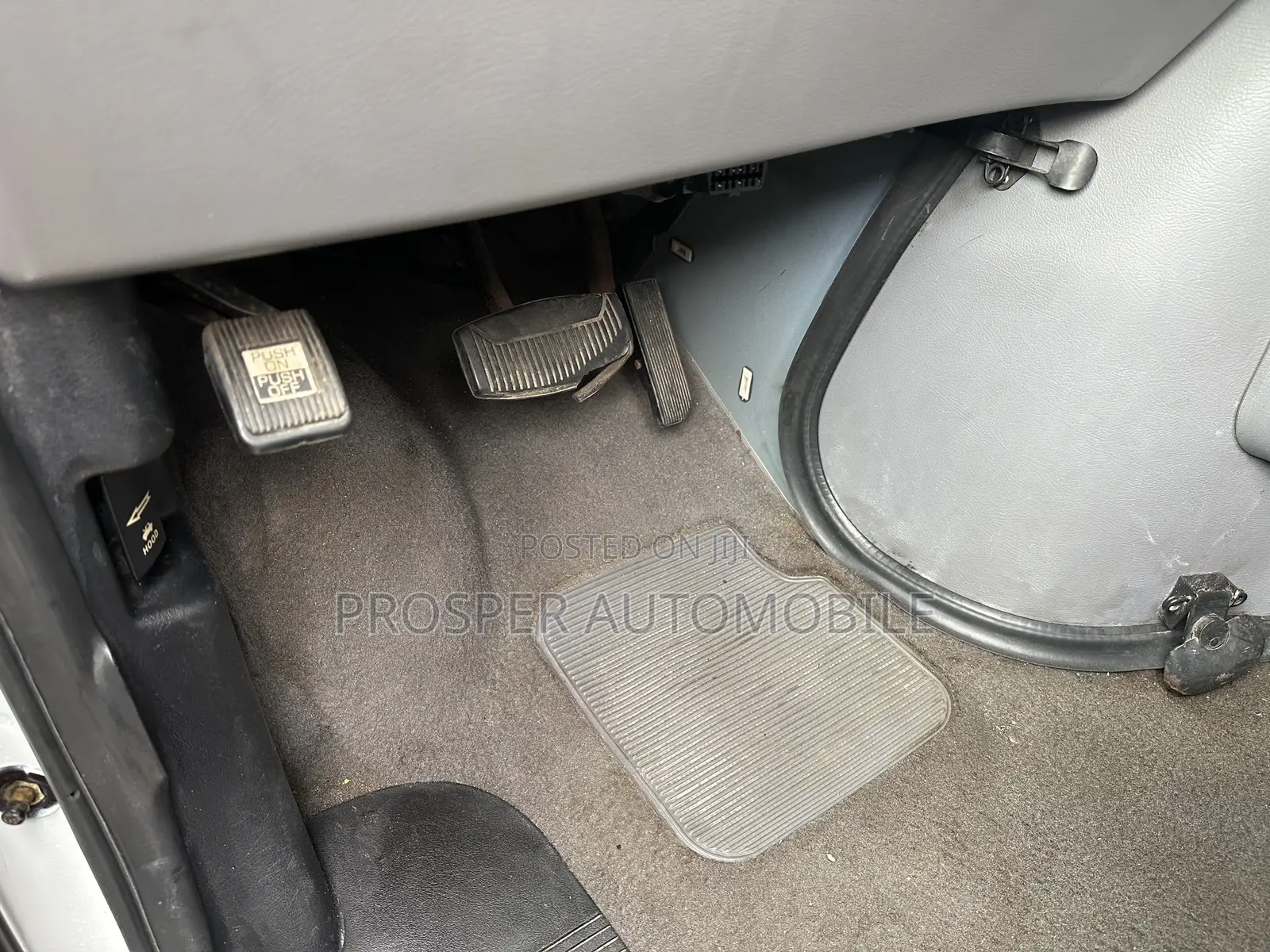 Ford E350 2006 White