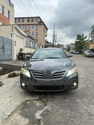 Toyota Camry LE 4dr Sedan (2.5L 4cyl 6A) 2011 Gray