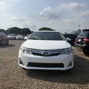 Toyota Camry XLE 4dr Sedan (2.5L 4cyl 6A) 2014 White