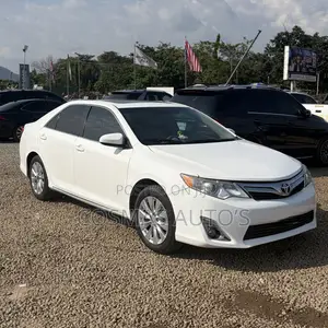 Toyota Camry XLE 4dr Sedan (2.5L 4cyl 6A) 2014 White