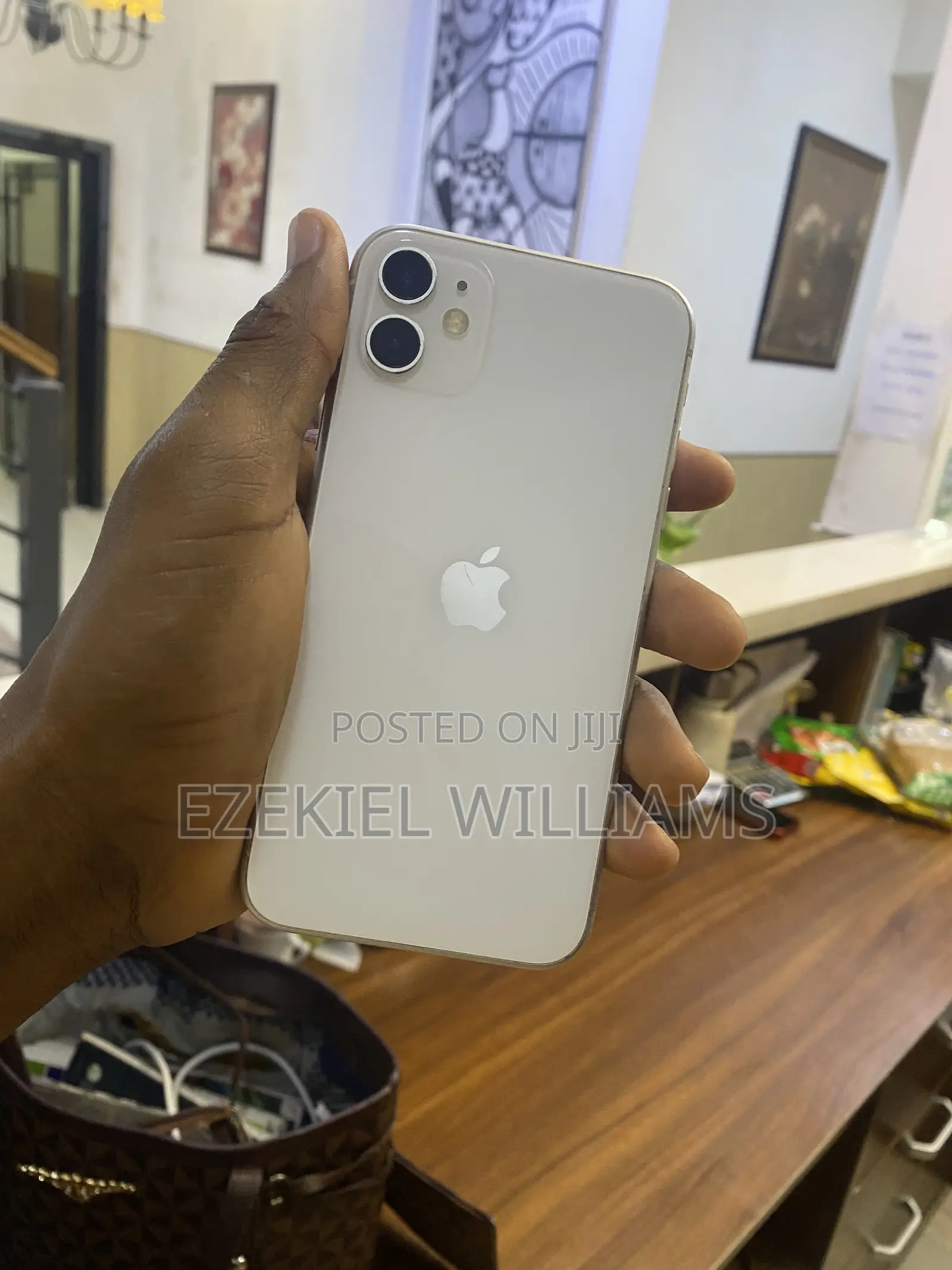 Apple iPhone 11 64 GB White