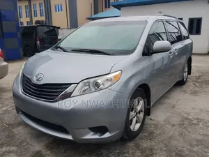 Toyota Sienna 2011