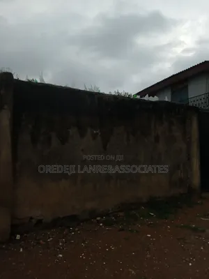 5bdrm Bungalow in Off Oguntade, Iju-Ishaga for sale
