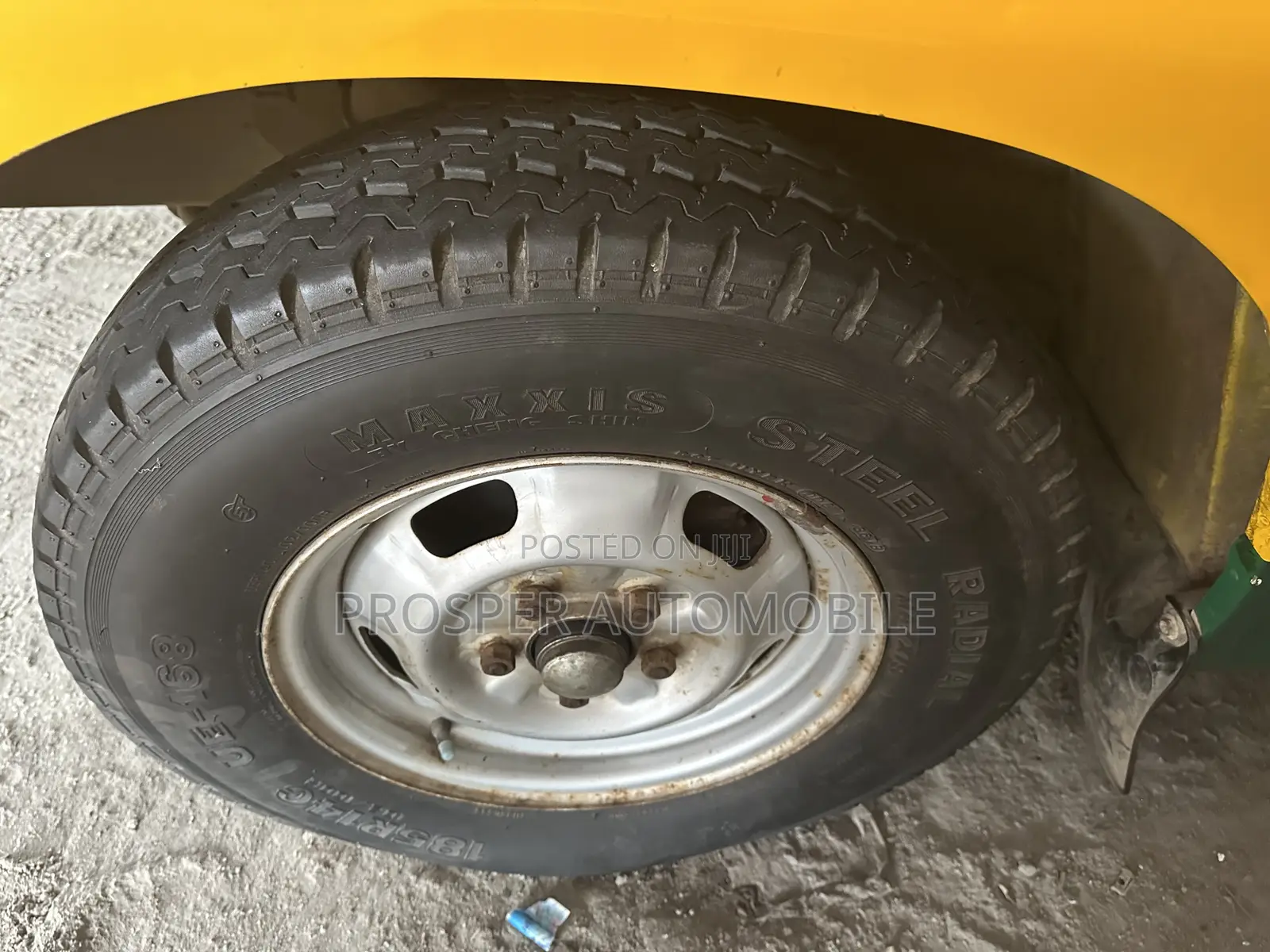 Mitsubishi L300 2008 Yellow