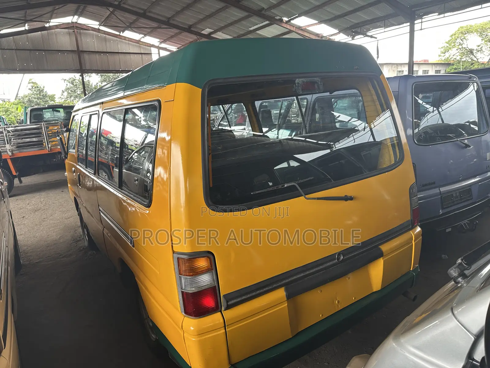 Mitsubishi L300 2008 Yellow