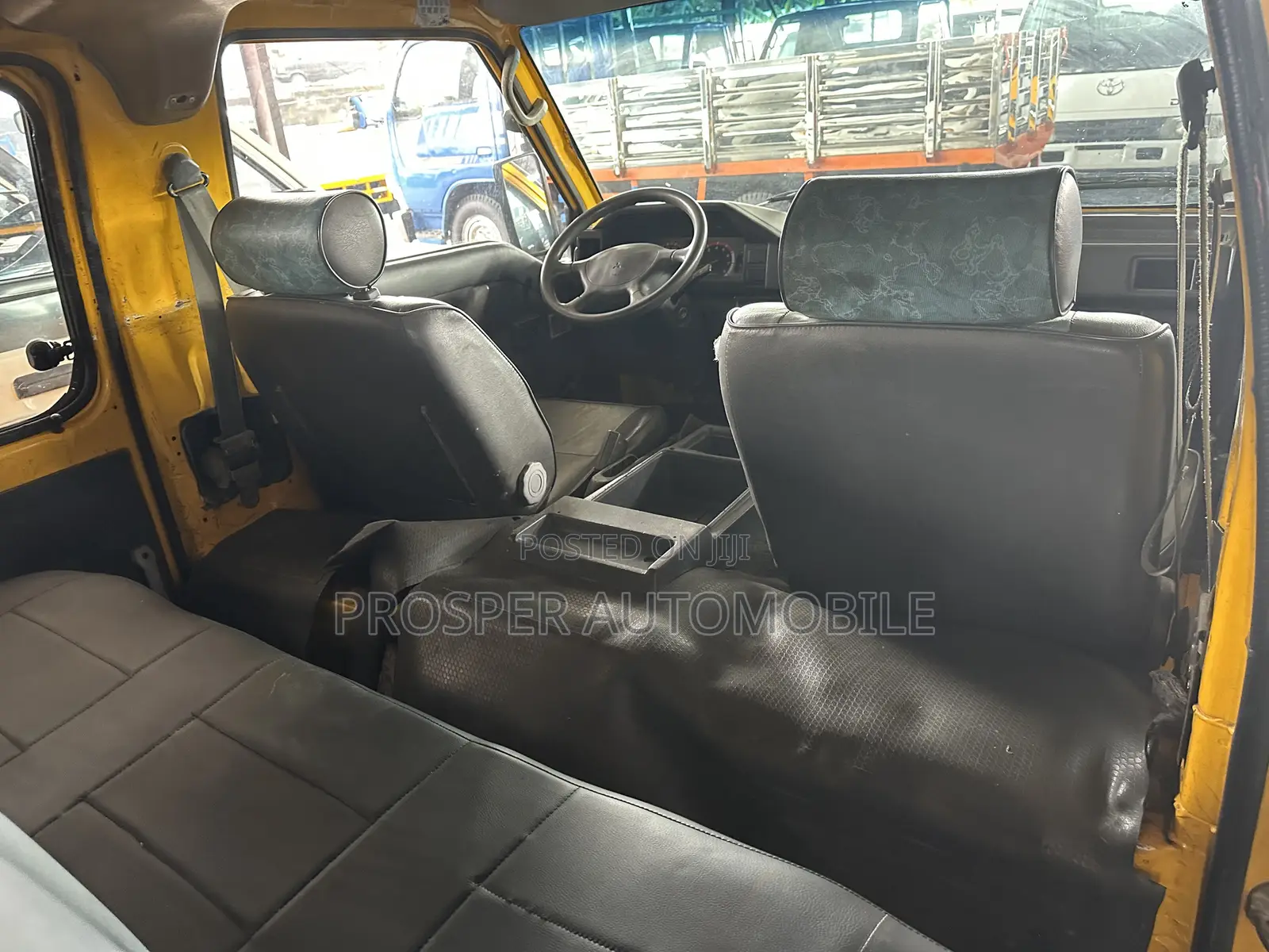Mitsubishi L300 2008 Yellow