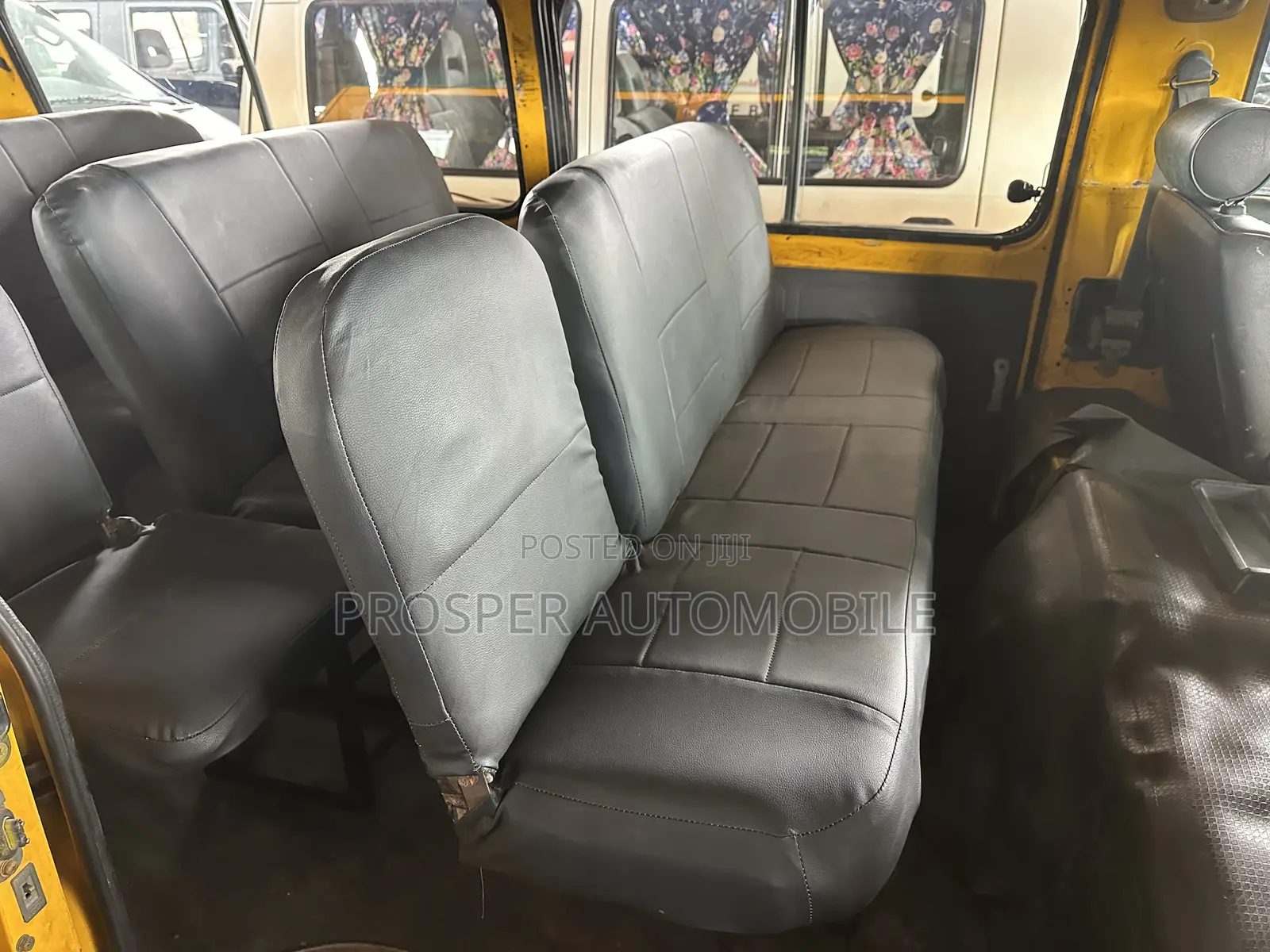 Mitsubishi L300 2008 Yellow