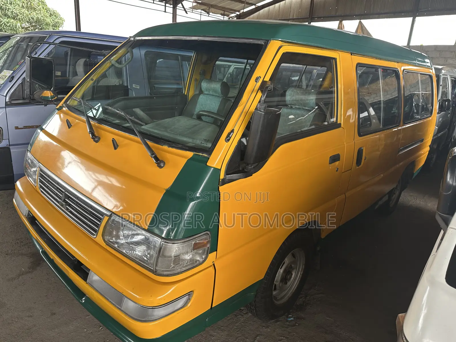 Mitsubishi L300 2008 Yellow