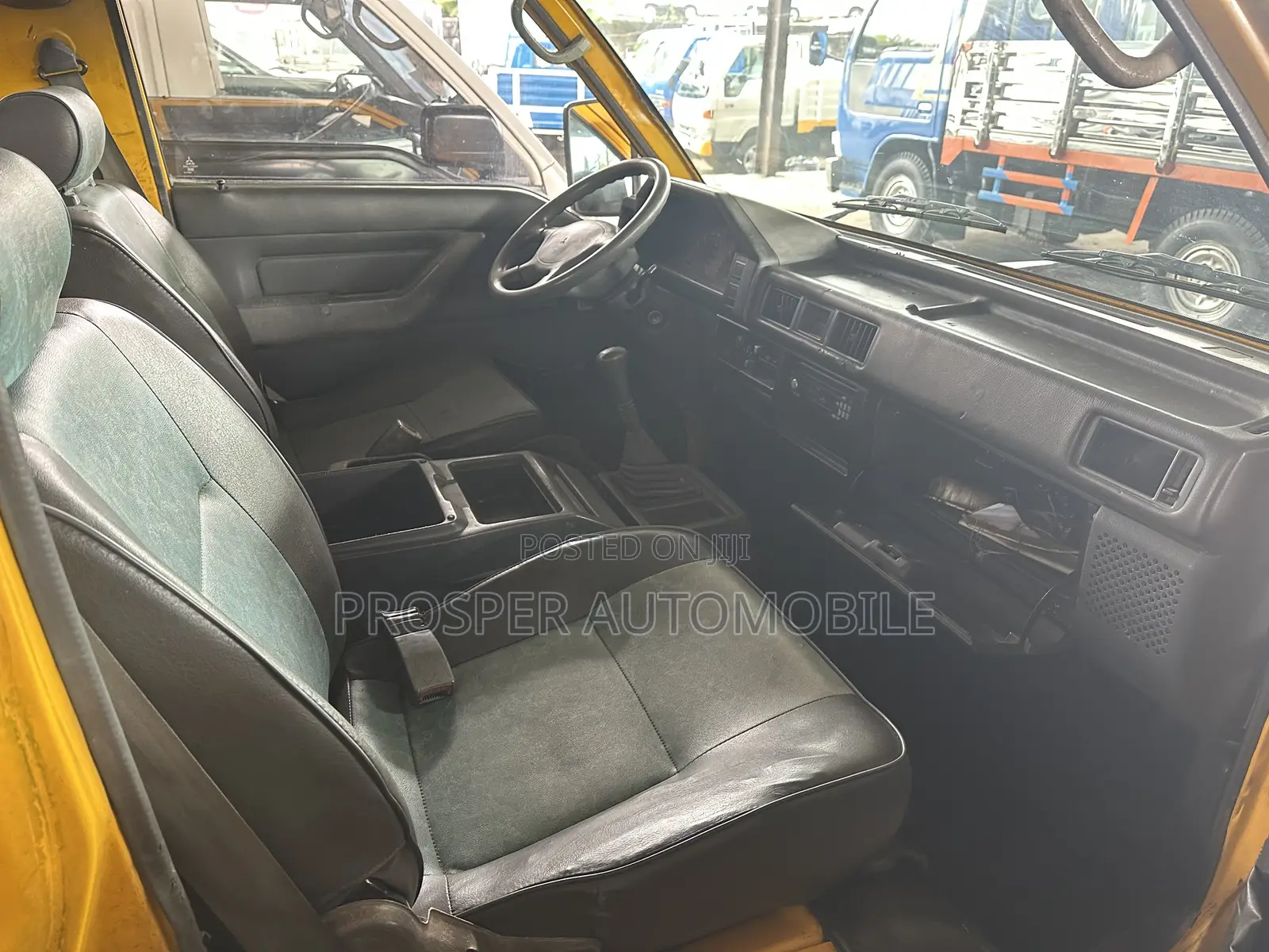 Mitsubishi L300 2008 Yellow