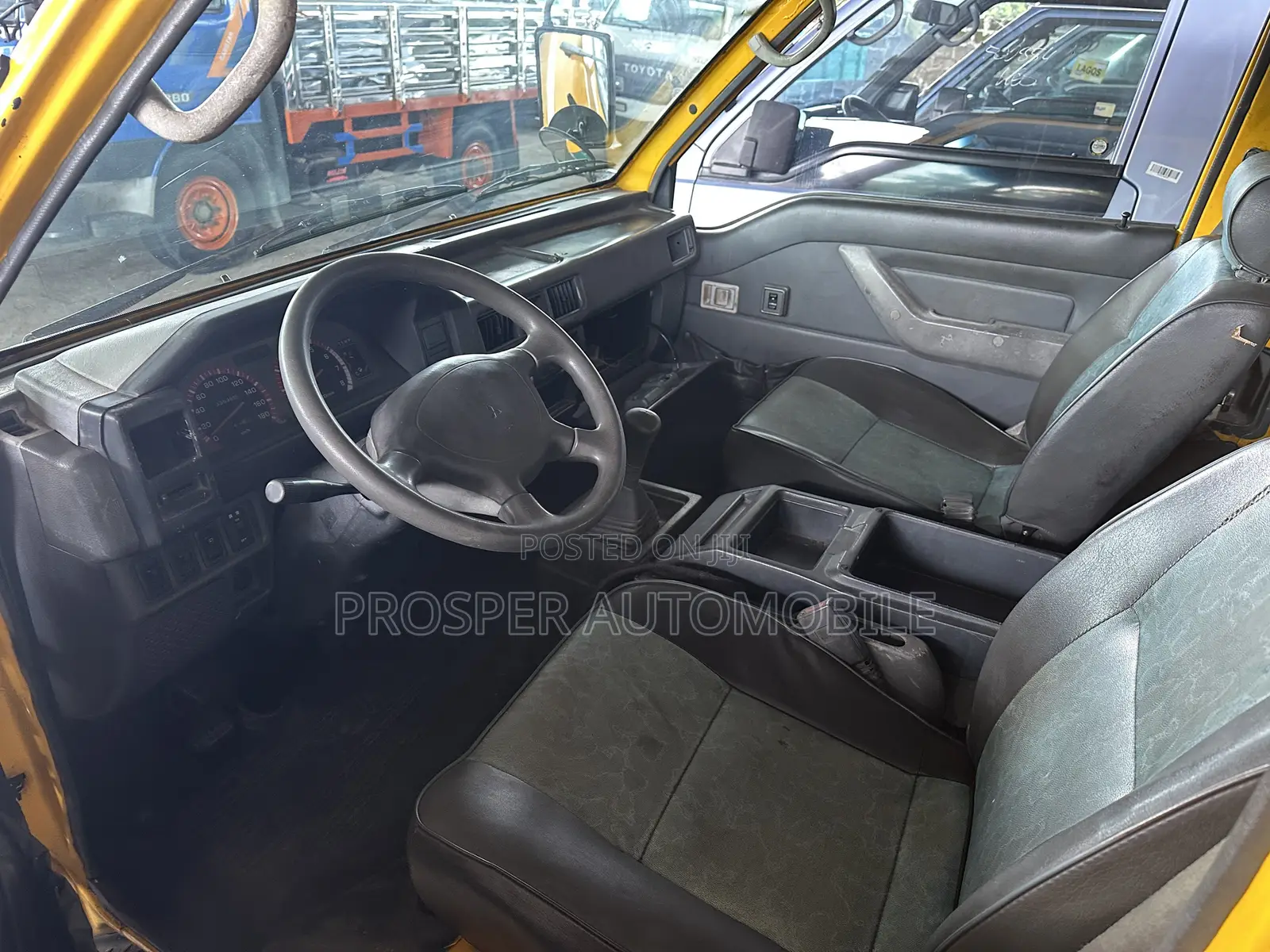 Mitsubishi L300 2008 Yellow