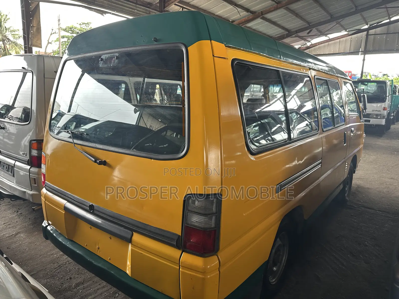 Mitsubishi L300 2008 Yellow