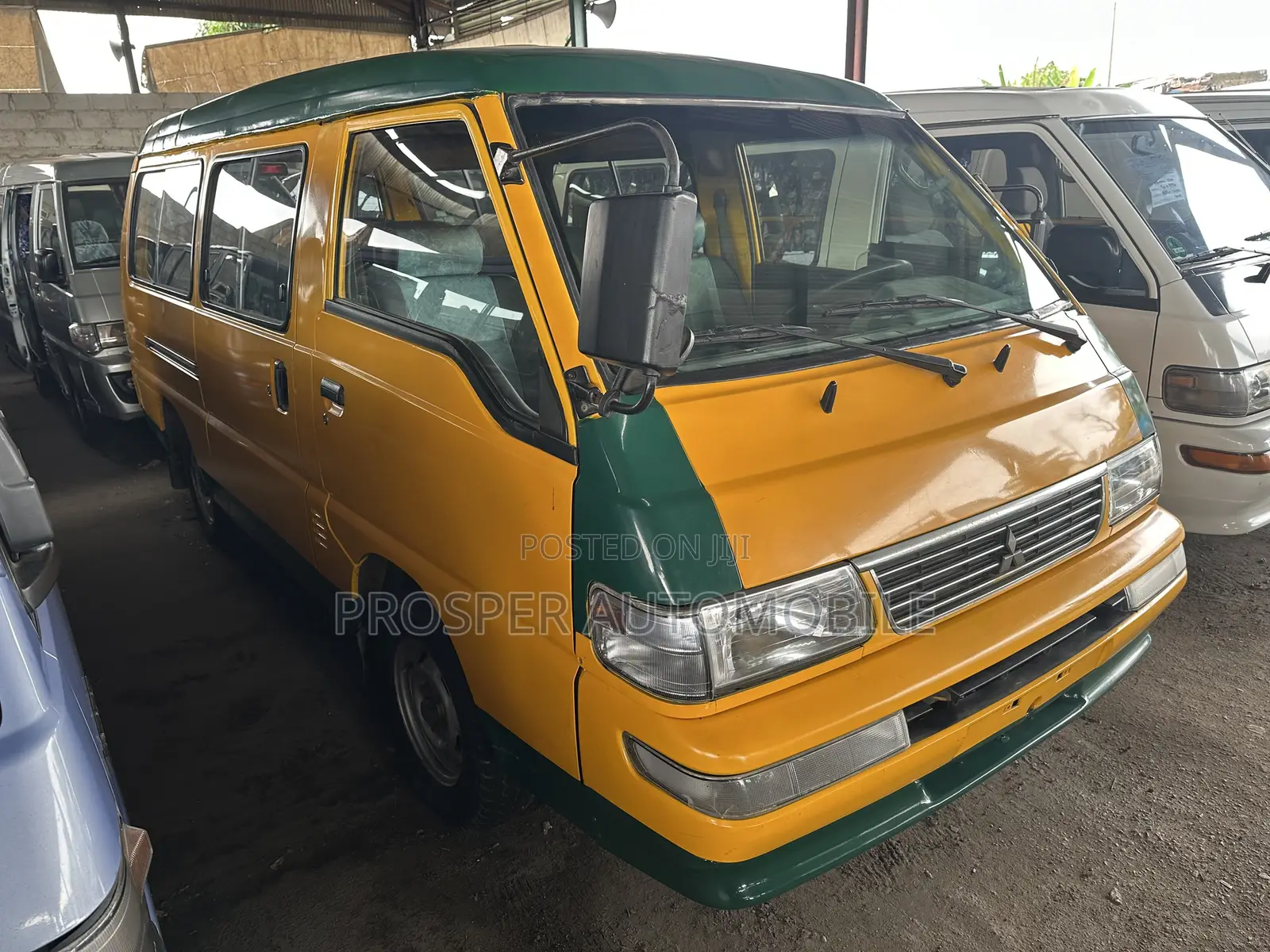 Mitsubishi L300 2008 Yellow