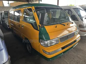 Mitsubishi L300 2008 Yellow