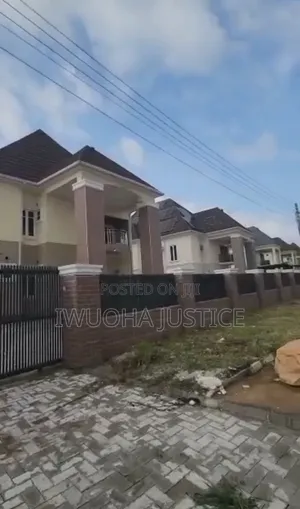 5bdrm Duplex in River Park Estate for sale