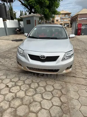 Toyota Corolla LE 4dr Sedan (1.8L 4cyl 4A) 2010 Silver