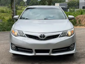 Toyota Camry SE 4dr Sedan (2.5L 4cyl 6A) 2012 Silver