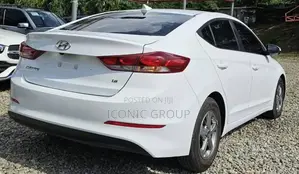 Hyundai Elantra Limited Sedan FWD (2.0L 4cyl 6A) 2017 White