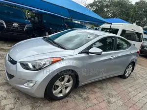 Hyundai Elantra GLS Sedan FWD (1.8L 4cyl 6M) 2013 Silver