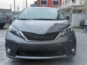 Toyota Sienna SE FWD 8-Passenger 2013 Gray