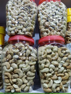 Crunchy Whole Nut Cashew Nut