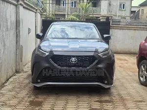Toyota Highlander LE 2021 Gray