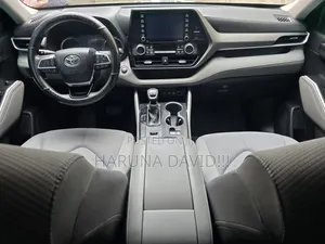 Toyota Highlander LE 2021 Gray