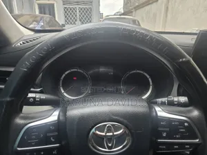 Toyota Highlander LE 2021 Gray