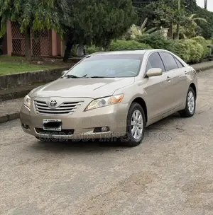 Toyota Camry XLE 4dr Sedan (2.4L 4cyl 5A) 2009 Gold