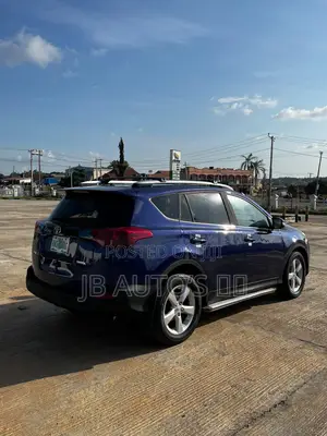 Toyota RAV4 XLE 4dr SUV (2.5L 4cyl 6A) 2015 Blue