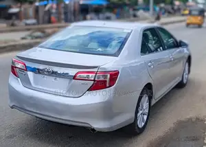 Toyota Camry XLE 4dr Sedan (2.5L 4cyl 6A) 2013 Silver
