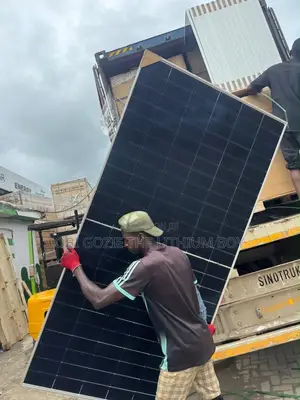 670w 144 Cells Jinko Bifical Solar Panel