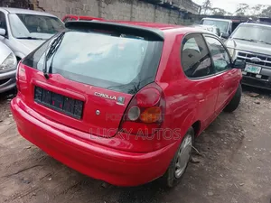 Toyota Corolla 2000 Red
