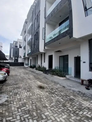 2bdrm Apartment in Gated And Secured, Lekki Phase 1 for sale