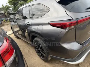 Toyota Highlander XSE 2021 Gray
