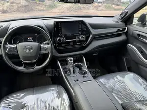 Toyota Highlander XSE 2021 Gray