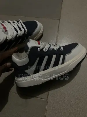 Adidas Sneakers