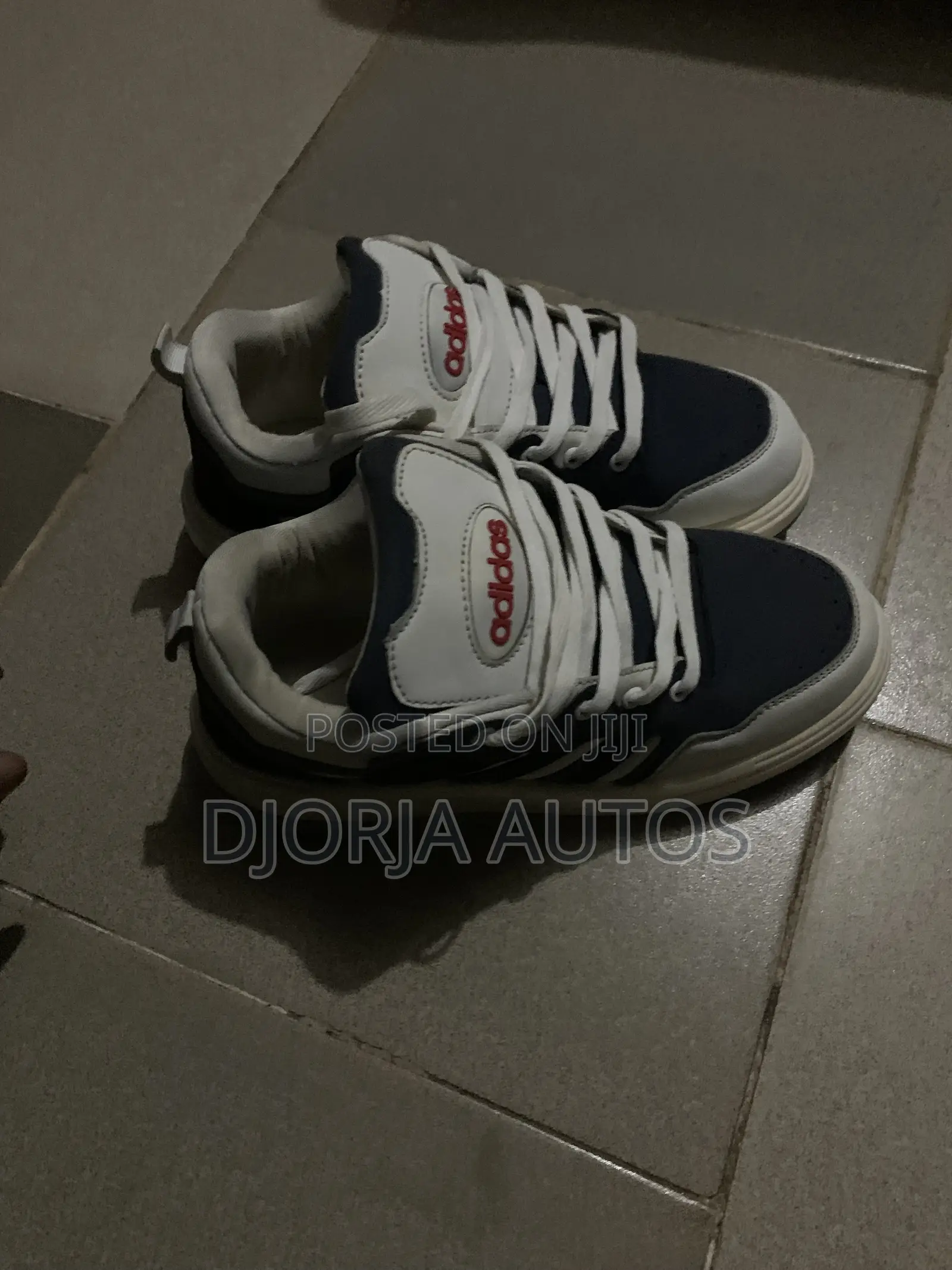 Adidas Sneakers