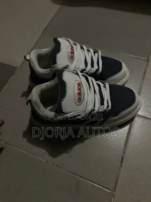 Adidas Sneakers