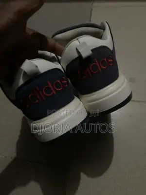 Adidas Sneakers