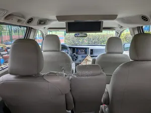 Toyota Sienna 2015 Gold
